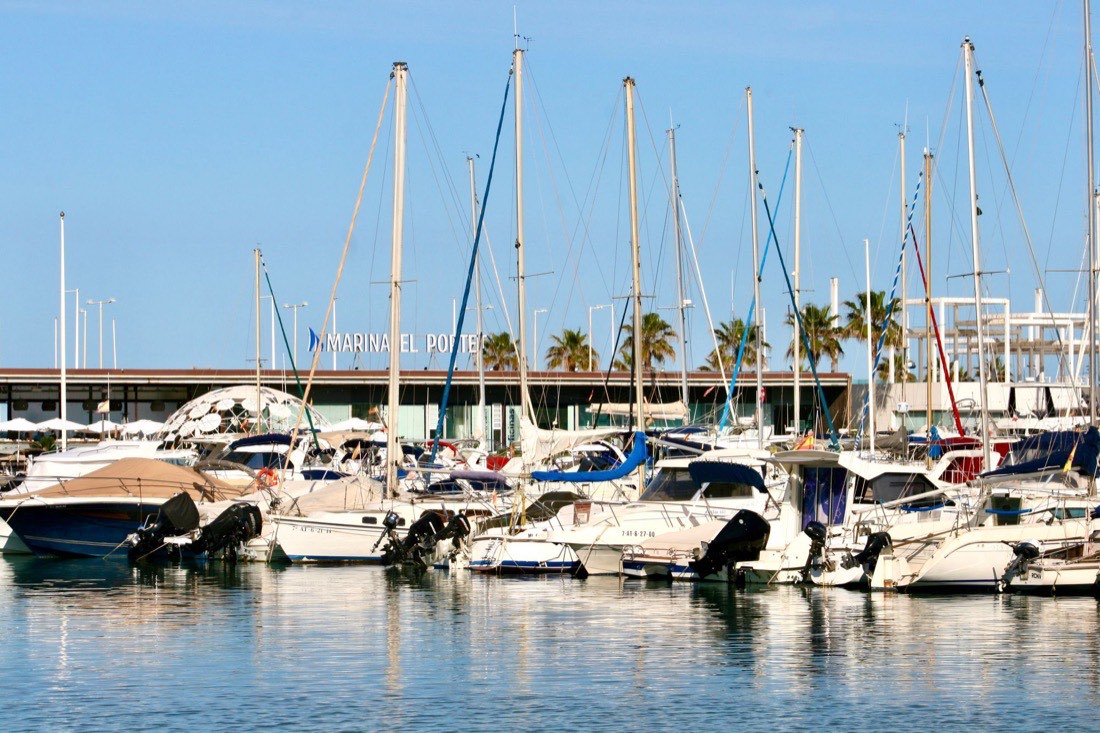 Barcos amarrados en Marina El Portet, D&eacute;nia
